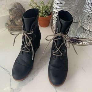 Sorel Black Wedged Leather Boots